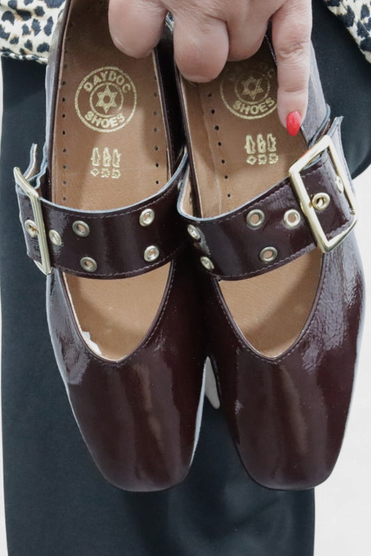 Sabrinas em Pele Verniz Bordô com Fivela | Daydoc Bordéus - 5801