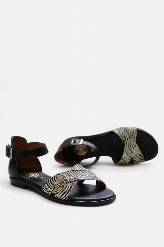 Sandálias para mulher com tiras cruzadas em animal print zebra
