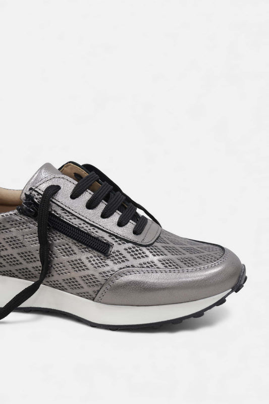 Ténis em Pele Metalizada Chumbo com Fecho | Daydoc VAGOS 681MF