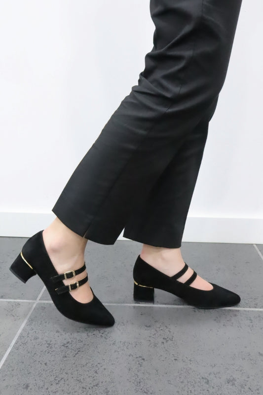 Tacão médio com detalhe dourado dos sapatos Mary Jane Filadélfia