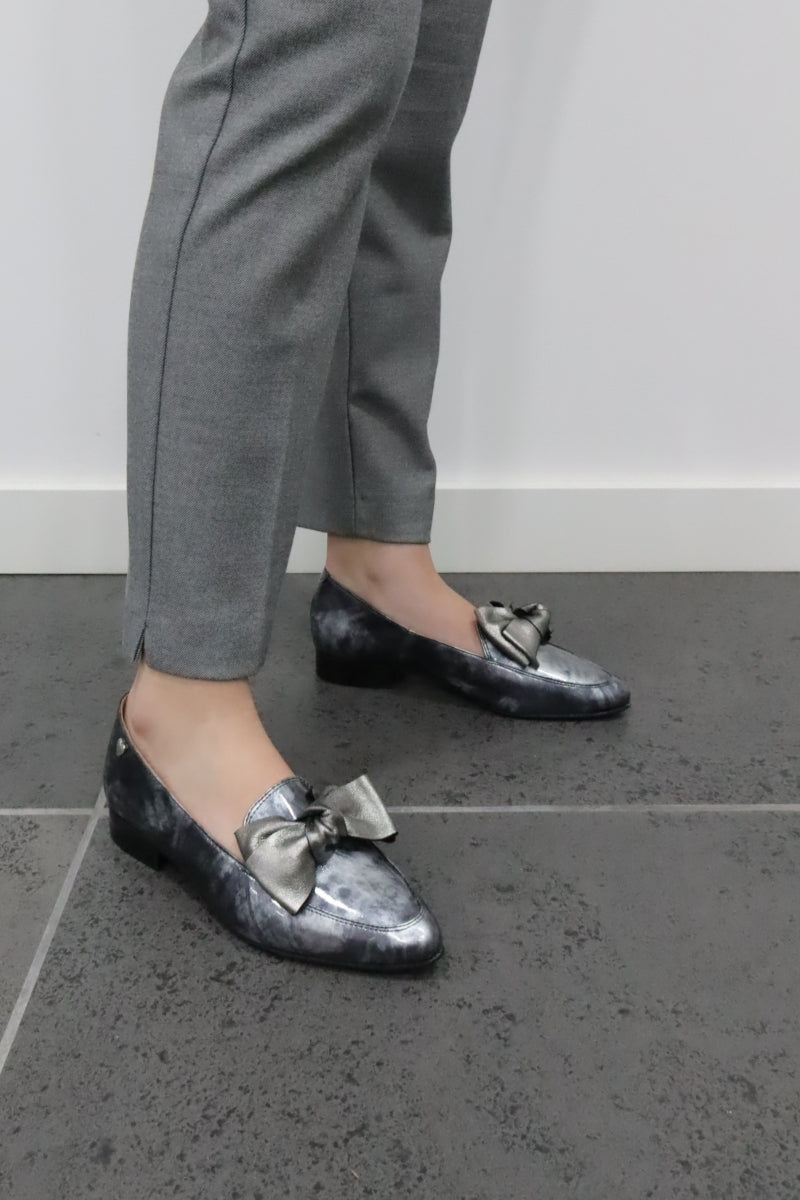 Sapatos de salto baixo clássicos em pele envernizada para mulher Daydoc Milão cinzento