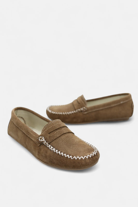 apatos mocassim em camurça mulher Daydoc Oviedo cor taupe elegantes