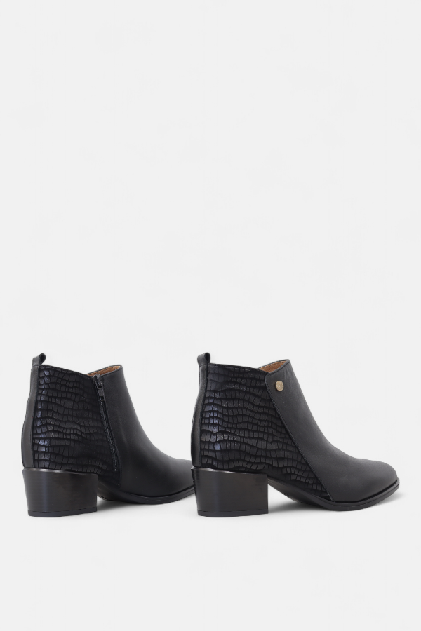 Bota de Senhora em Pele Preta | Daydoc Burgos-2460