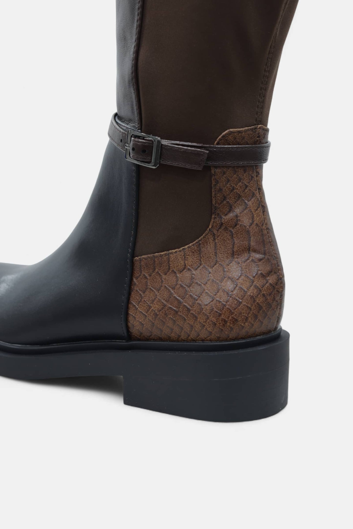 Botas de Senhora - Estilo Cavaleiras em Pele Sintética e Licra Mod.5550