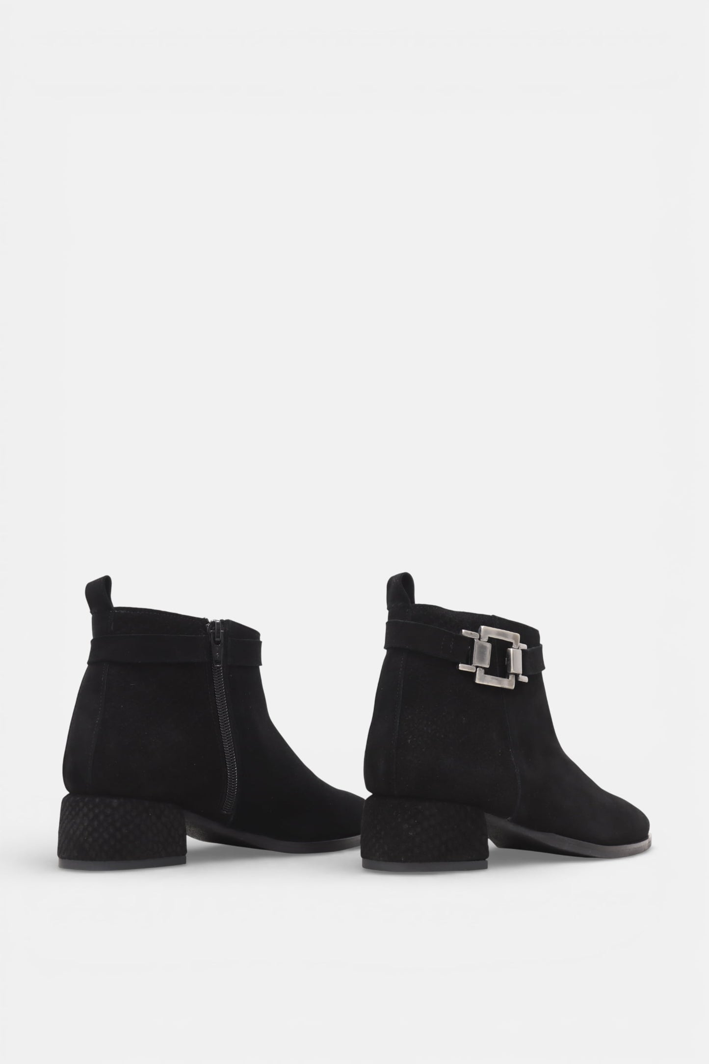 Bota Senhora Camurça Preta com Fivela | Daydoc - 2440