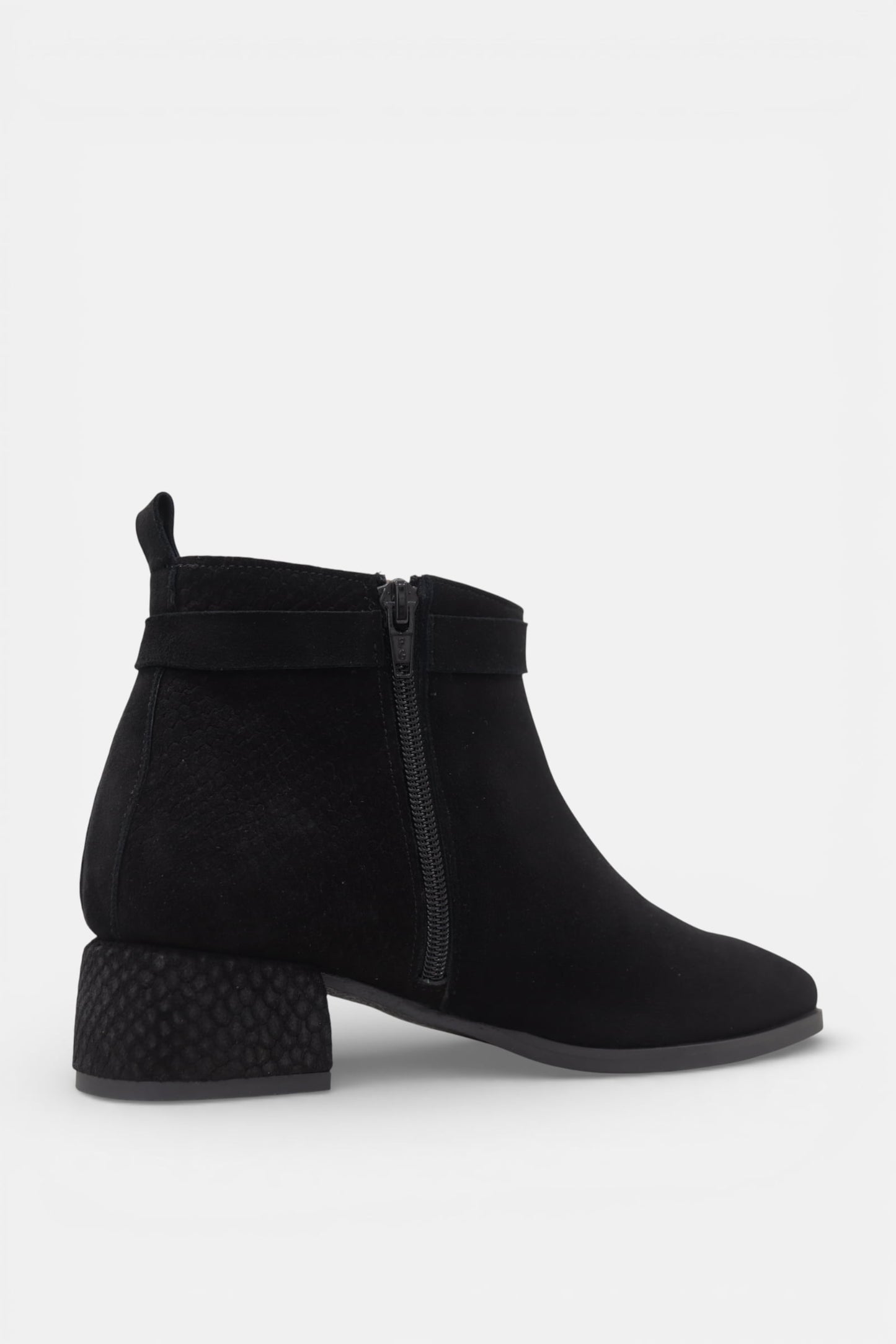 Bota Senhora Camurça Preta com Fivela | Daydoc - 2440