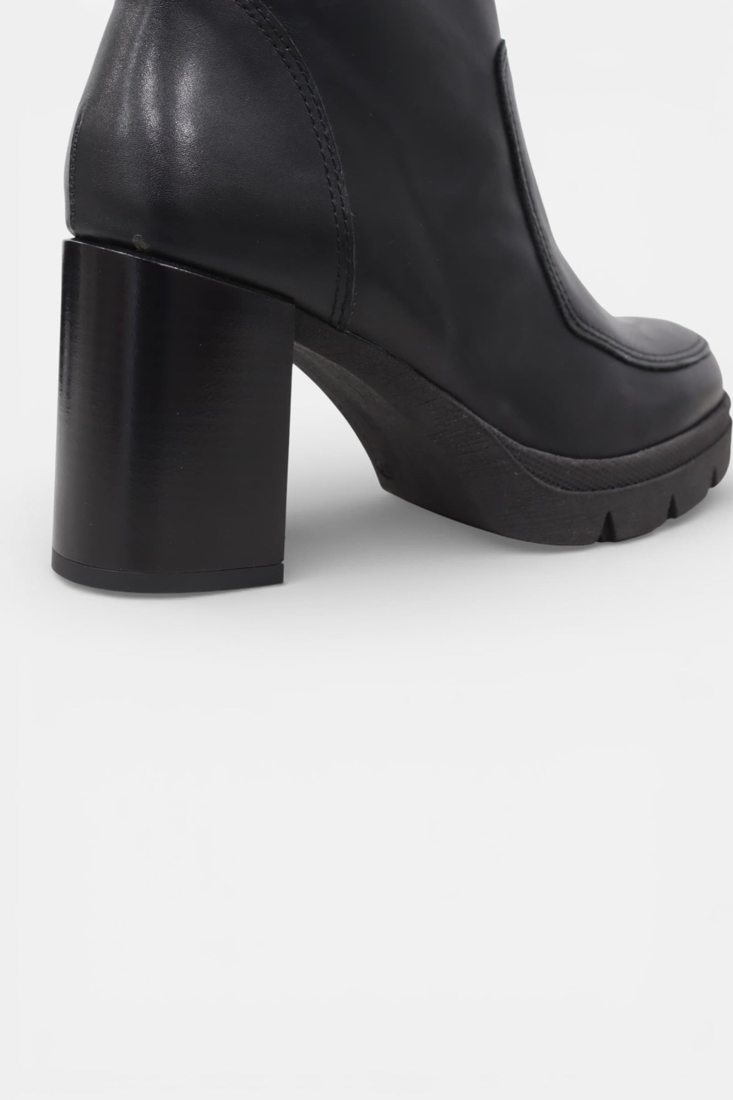 Bota em Pele Preta Salto Bloco | Daydoc PILSEN 2435