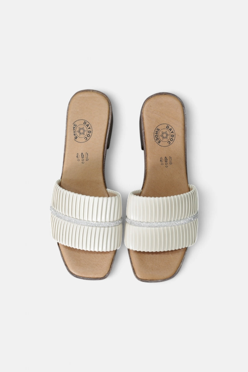 Chinelo Daydoc bege com sola flexível efeito madeira