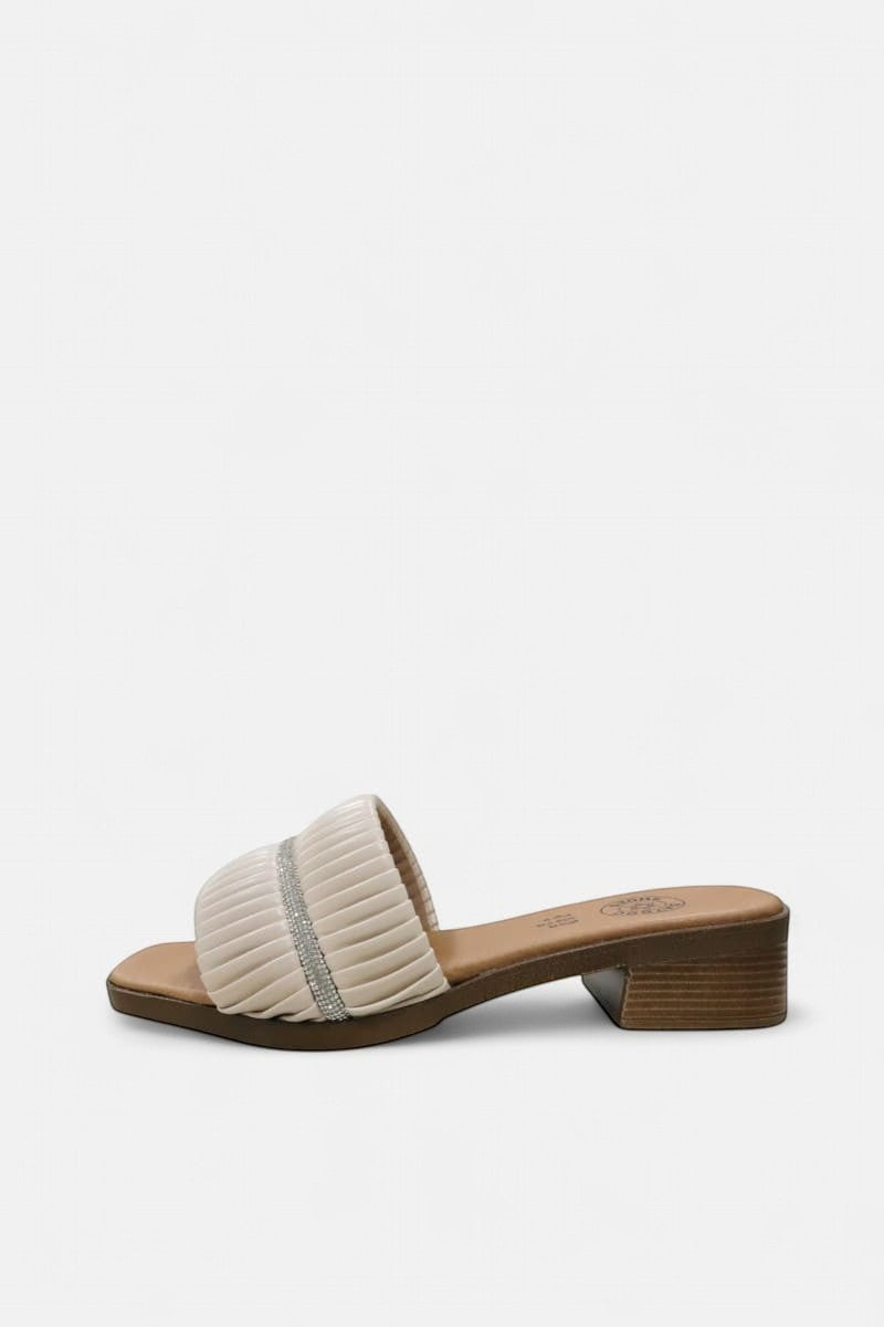 Chinelo raso Daydoc Genebra em pele bege