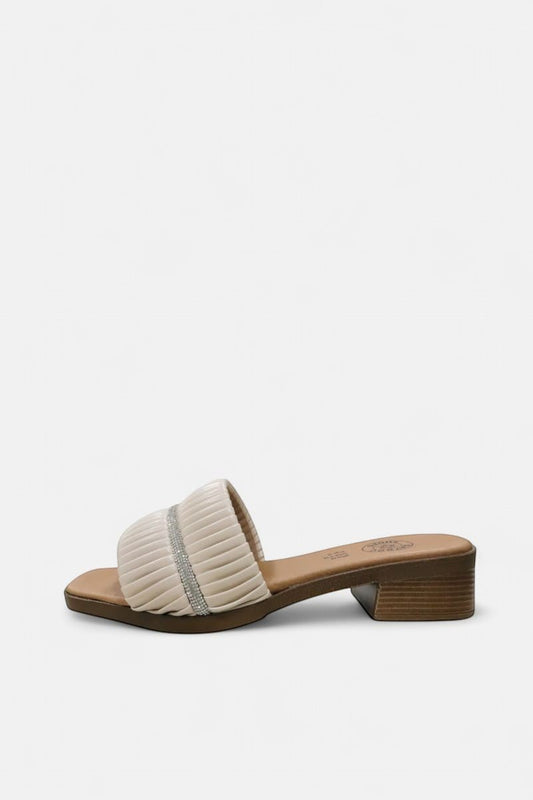 Chinelo raso Daydoc Genebra em pele bege