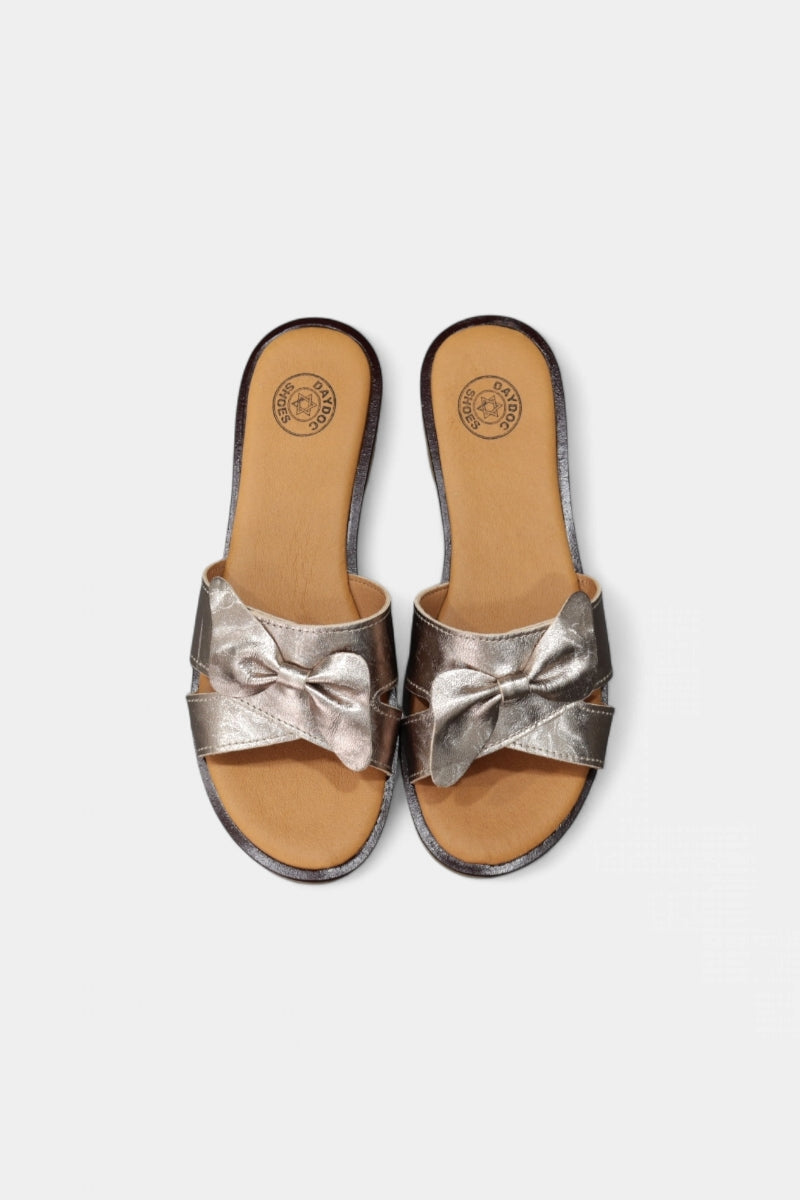 Chinelo Daydoc com ajuste em velcro e sola flexível antiderrapante