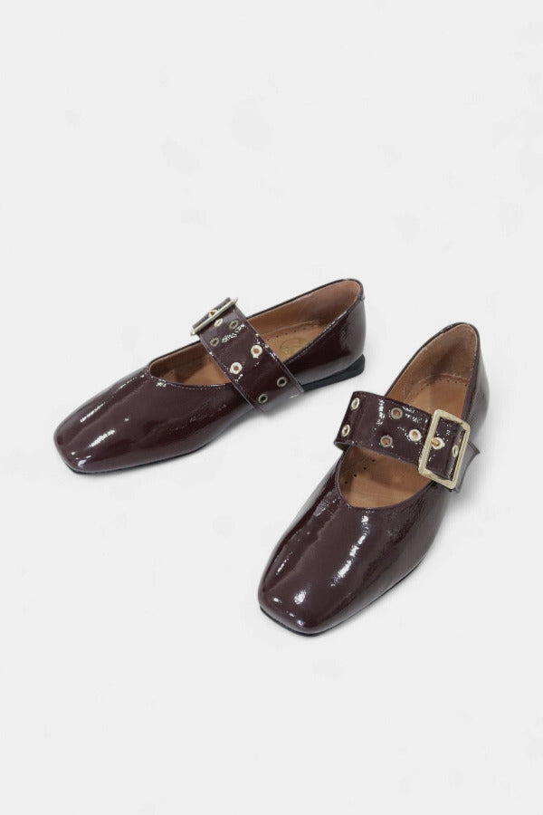 Sabrinas em Pele Verniz Bordô com Fivela | Daydoc Bordéus - 5801