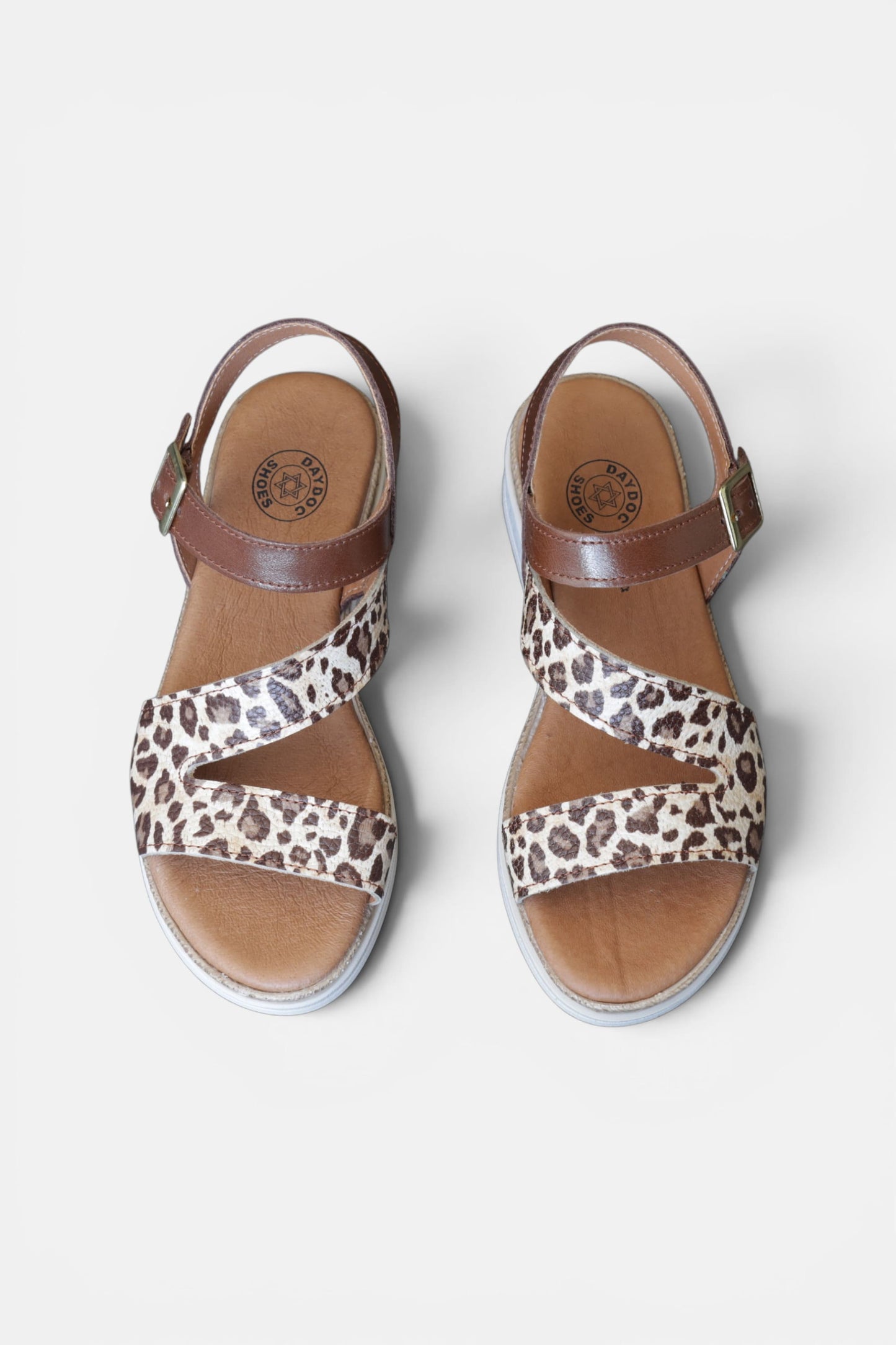Sandálias de plataforma em pele para mulher leopardo e camel  -  Daydoc Borba