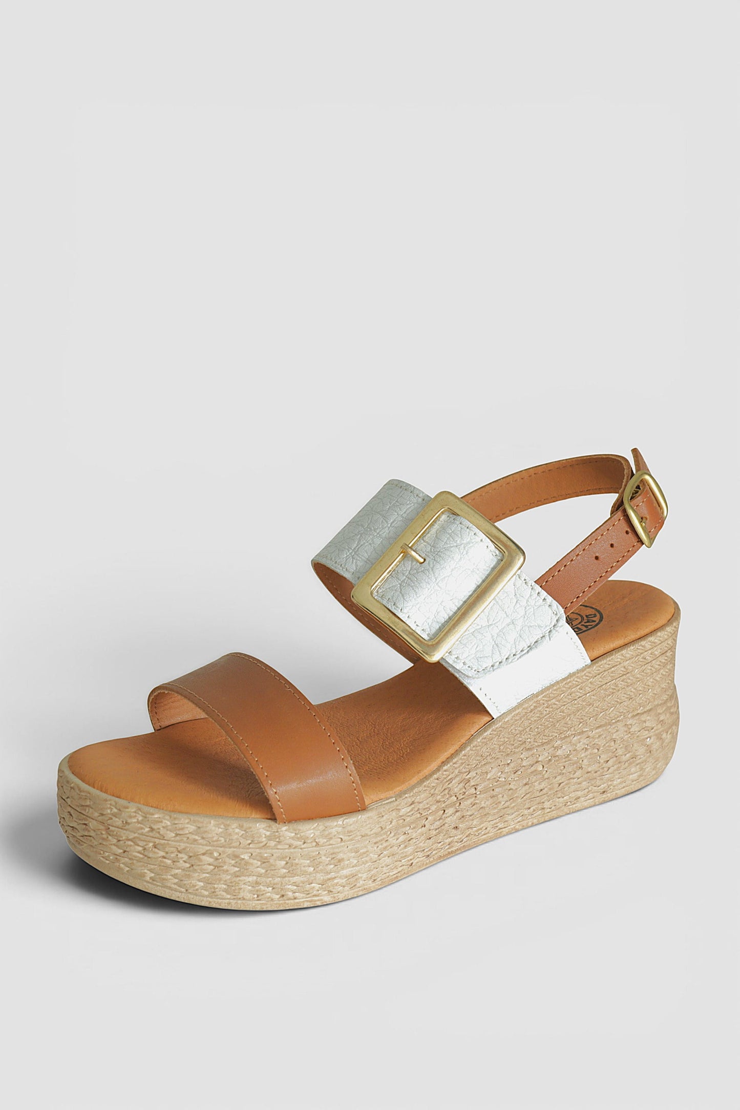 Sandálias em pele modelo Matera com velcro ajustável