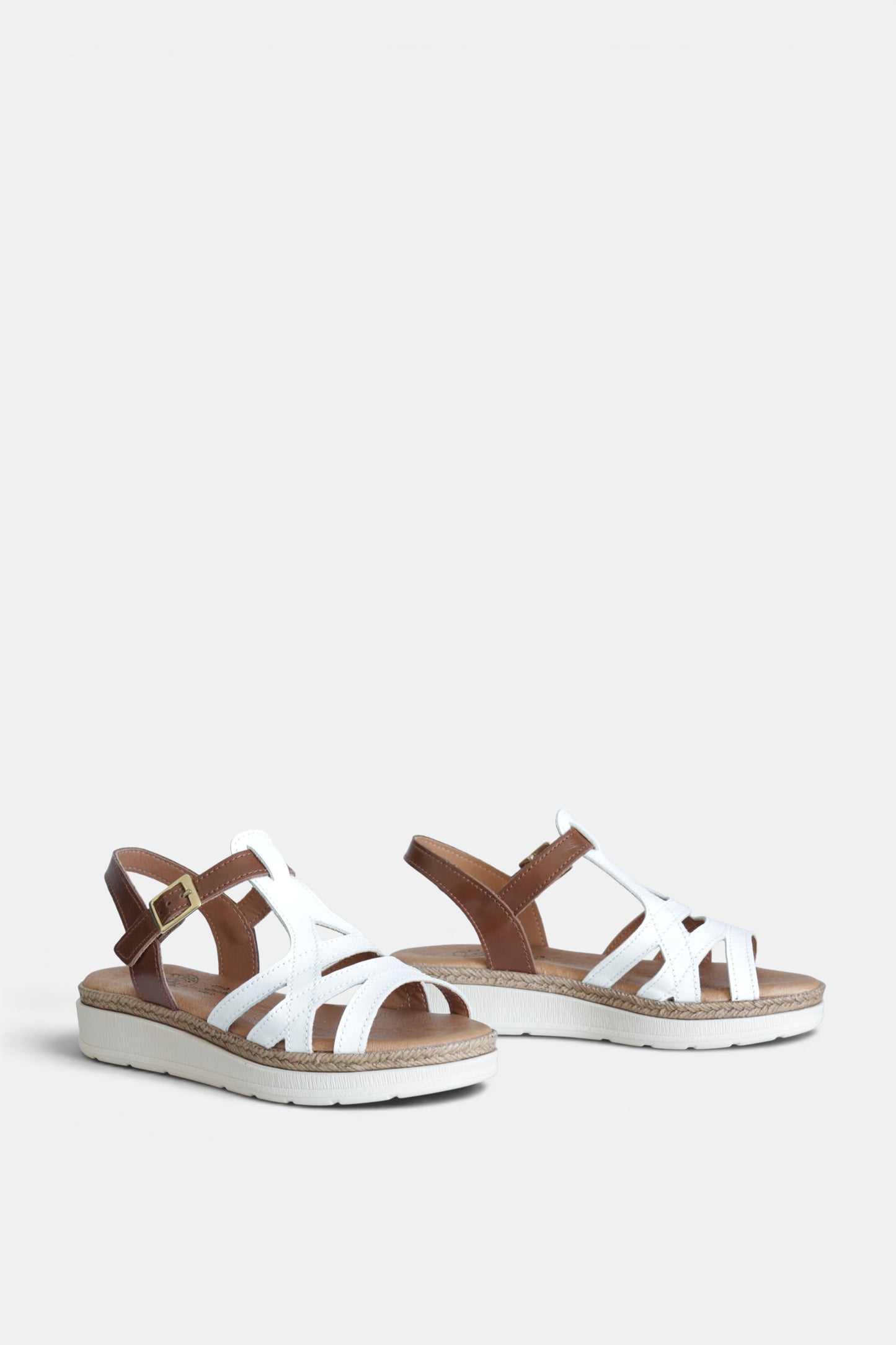 Sandálias para mulher com tiras brancas e pulseira camel