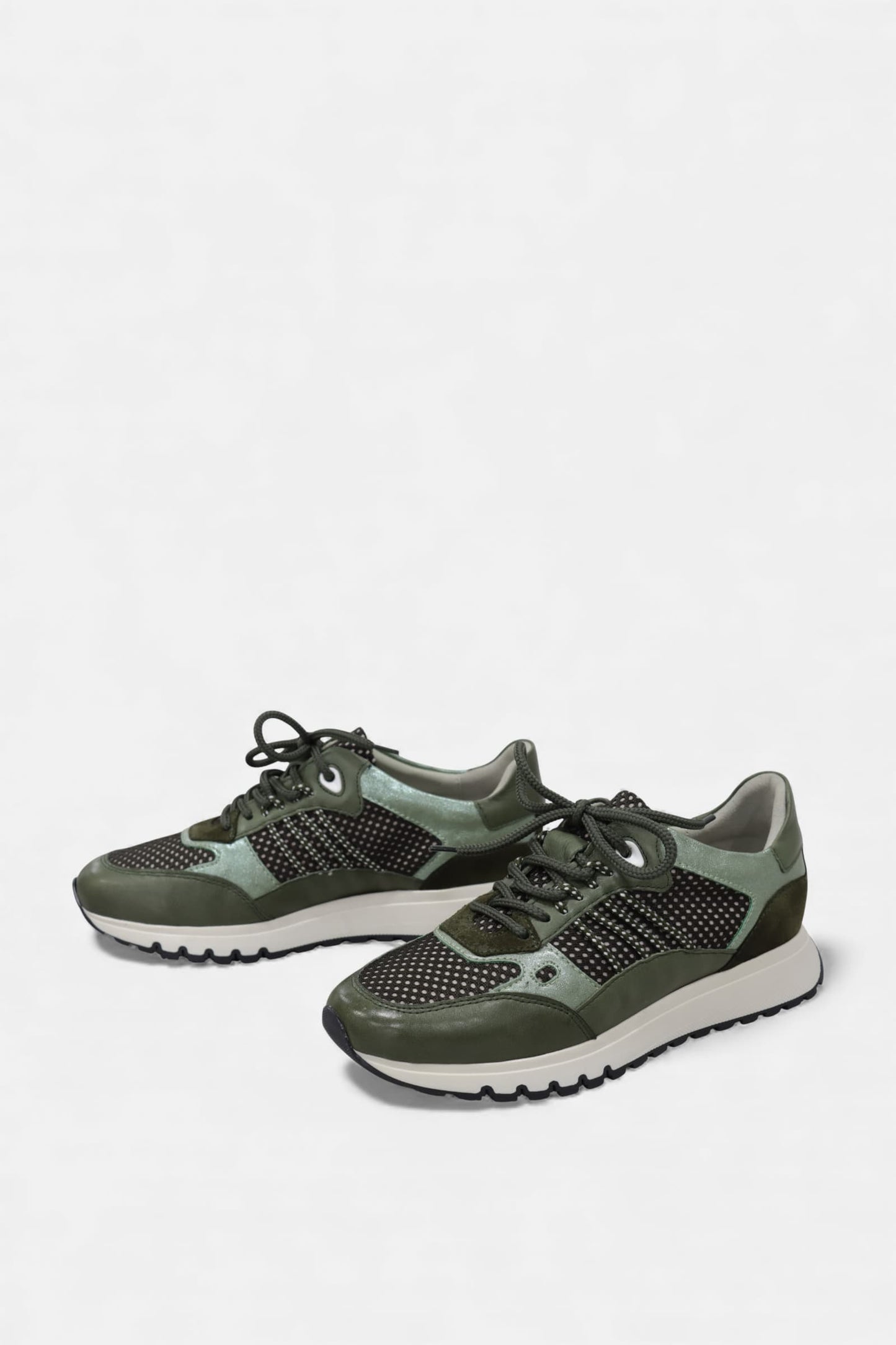 Sapatilhas femininas verdes com pele macia e rede têxtil respirável