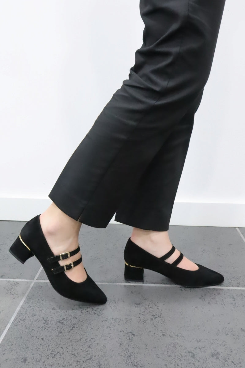 Tacão médio com detalhe dourado dos sapatos Mary Jane Filadélfia