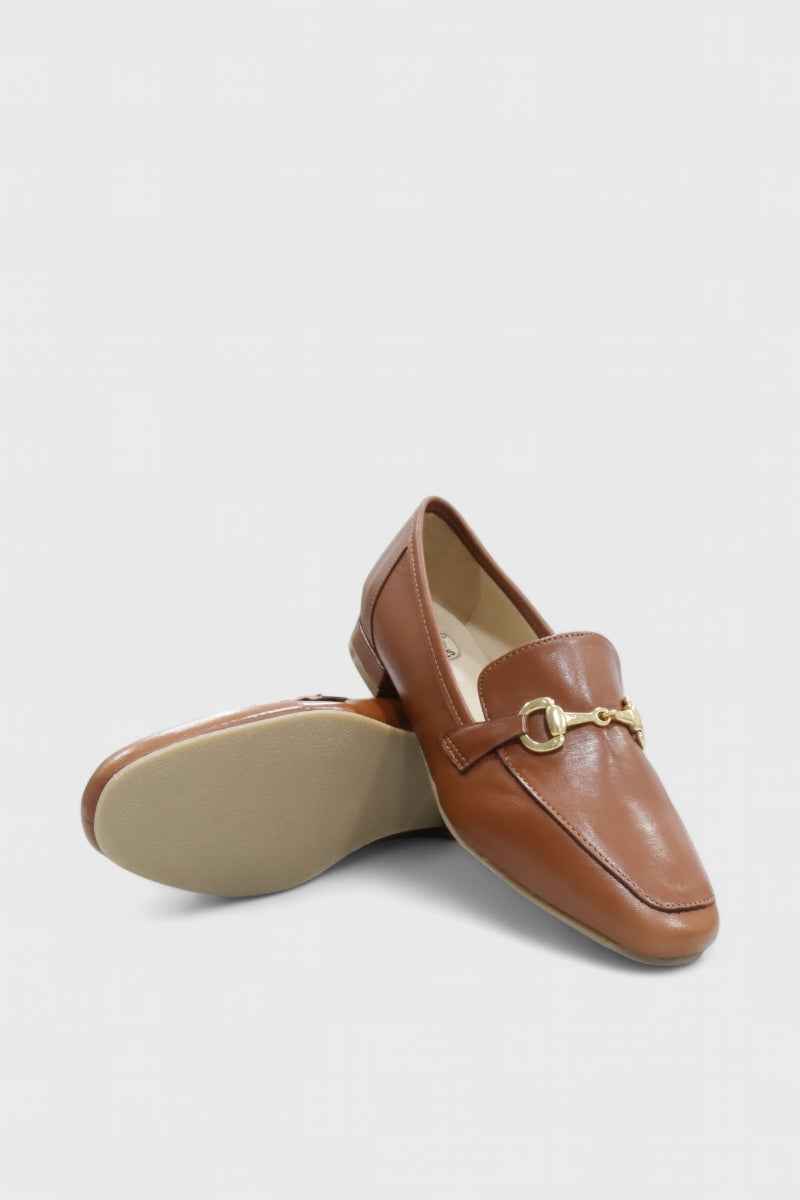 Sapatos mocassim de salto baixo em pele e camurça com detalhe metálico para mulher Daydoc Roma camel