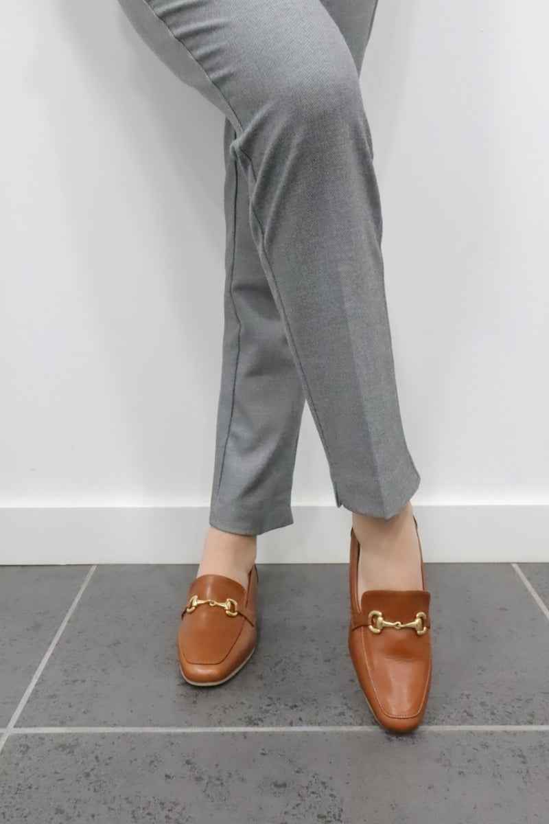 Sapatos mocassim de salto baixo em pele e camurça com detalhe metálico para mulher Daydoc Roma camel