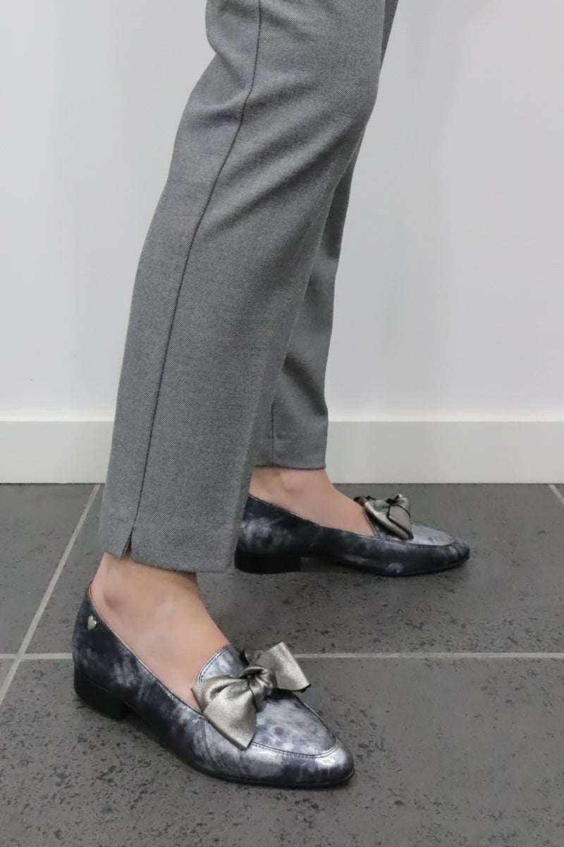 Sapatos de salto baixo clássicos em pele envernizada para mulher Daydoc Milão cinzento