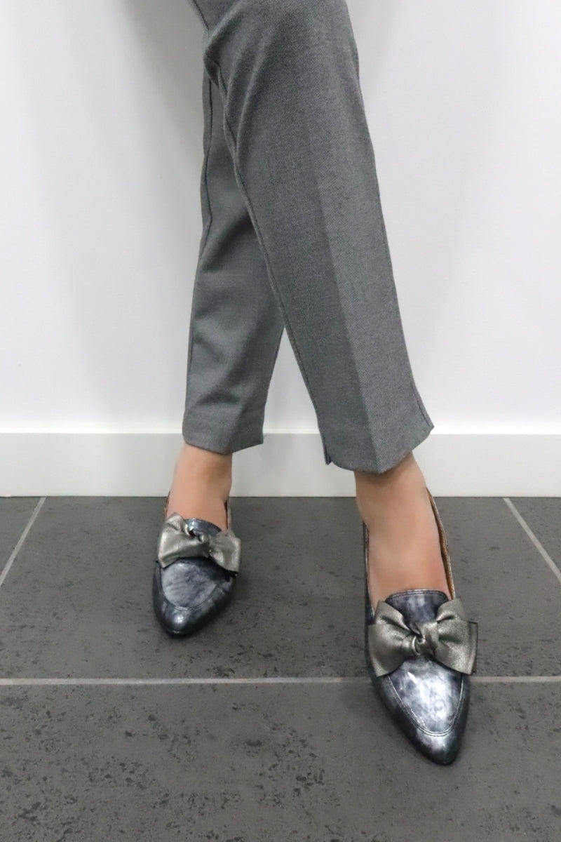 Sapatos de salto baixo clássicos em pele envernizada para mulher Daydoc Milão cinzento