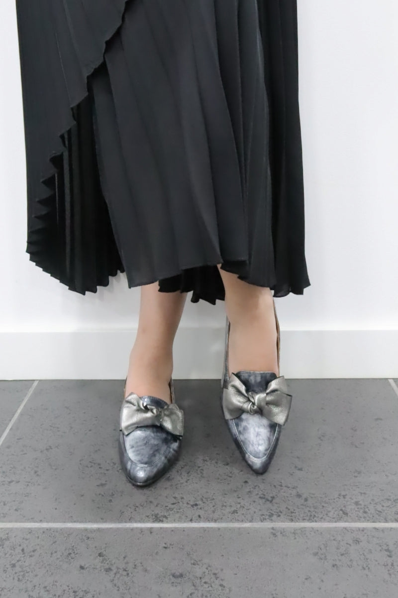 Sapatos de salto baixo clássicos em pele envernizada para mulher Daydoc Milão cinzento