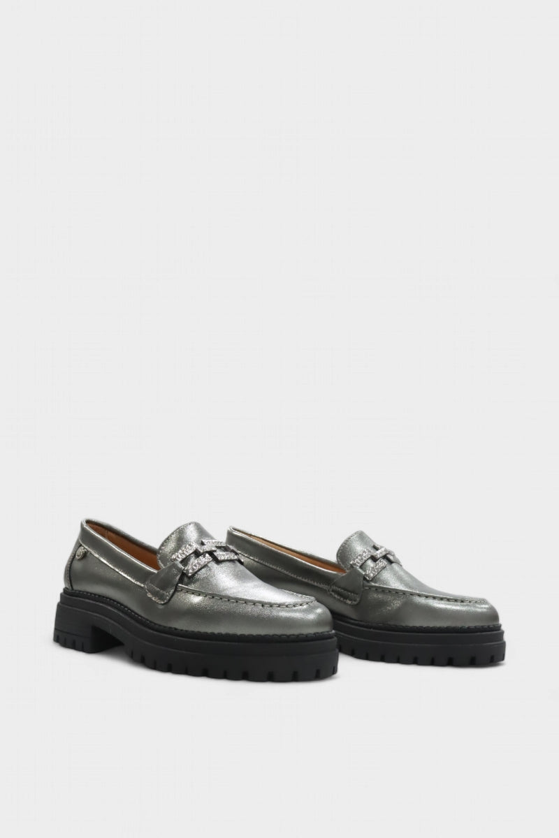Mocassim sola chunky pele metalizada mulher Niterói chumbo vista lateral