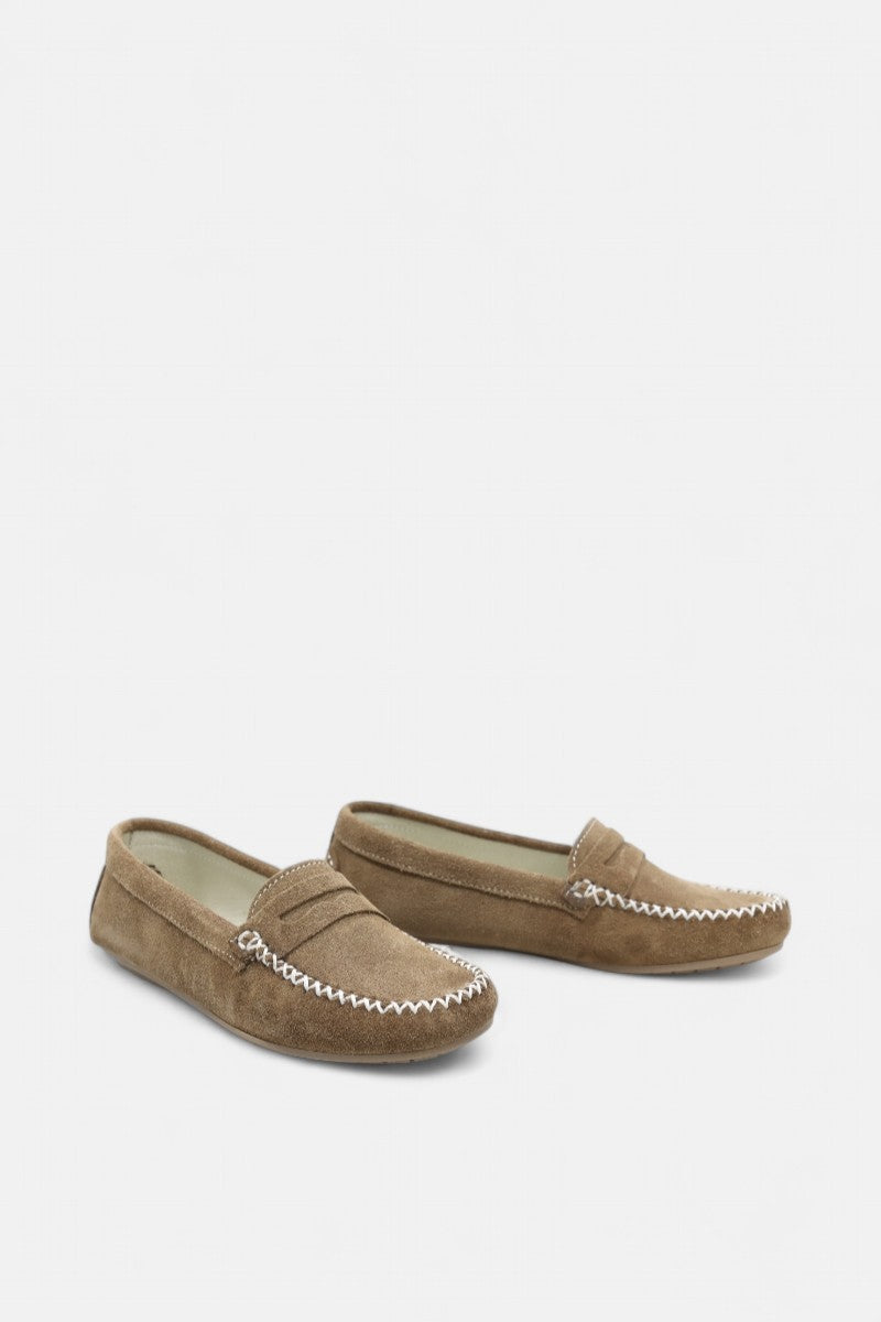 Mocassim Daydoc Oviedo taupe em camurça natural para uso diário