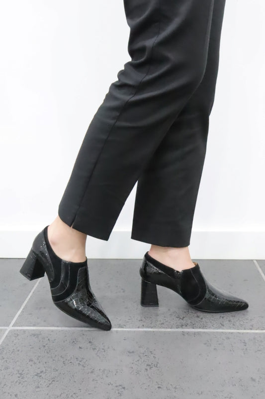 Sapatos salto alto em camurça e verniz Daydoc Funchal preto