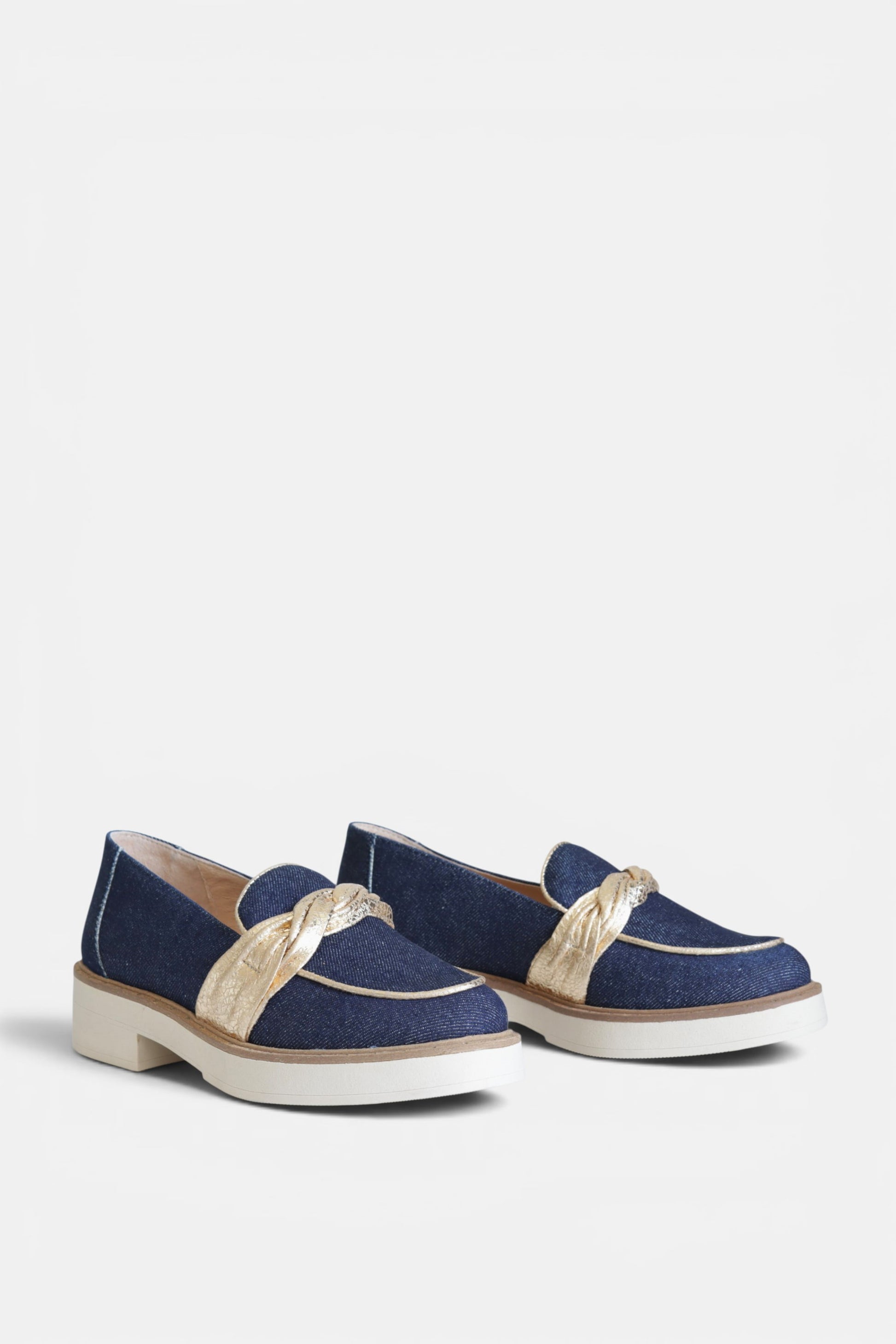 sapatos mulher em ganga com dourado