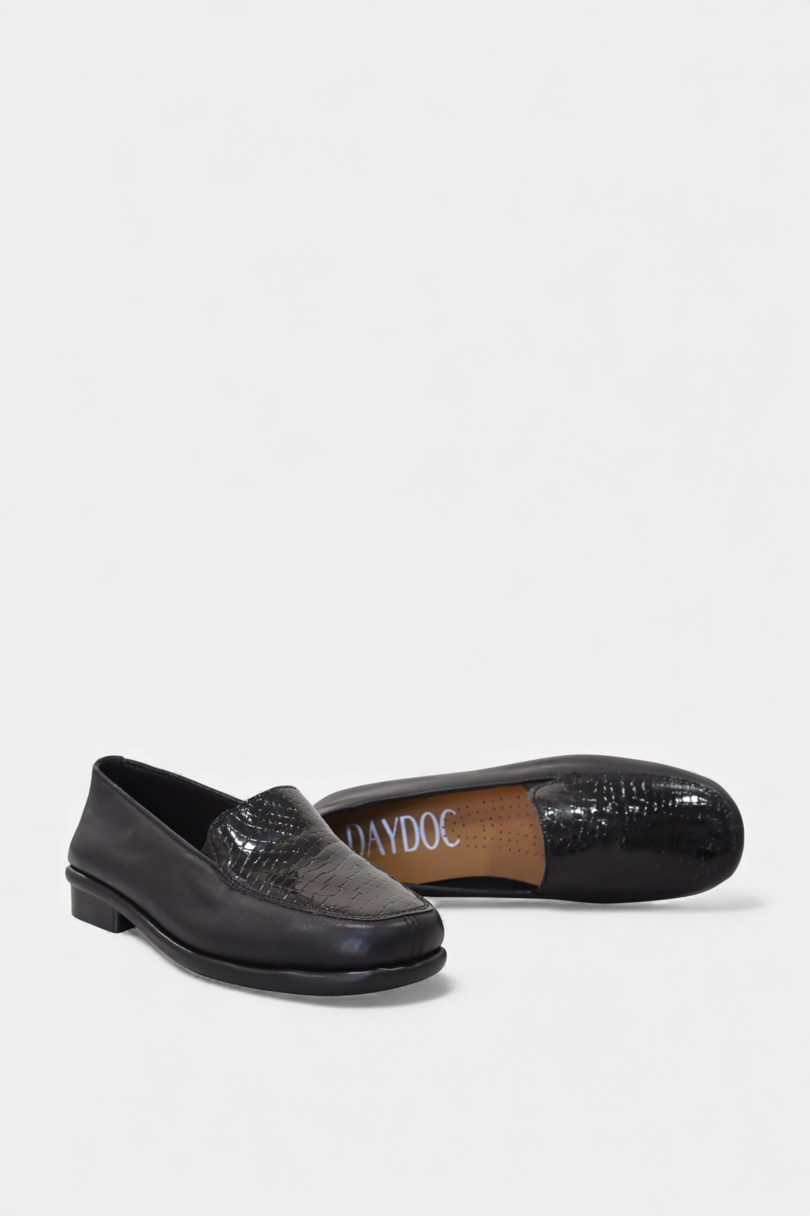 Sapatos de salto baixo Daydoc Alenquer preto em pele natural