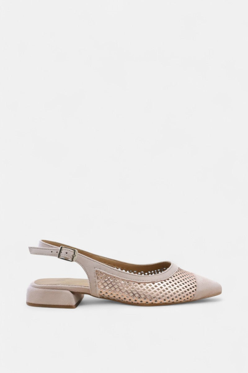 Sapatos nude com pele perfurada e camurça genuína
